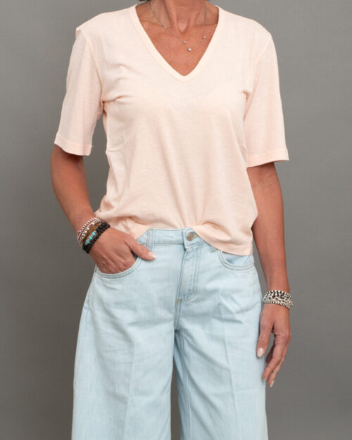 T-SHIRT SCOLLO A V